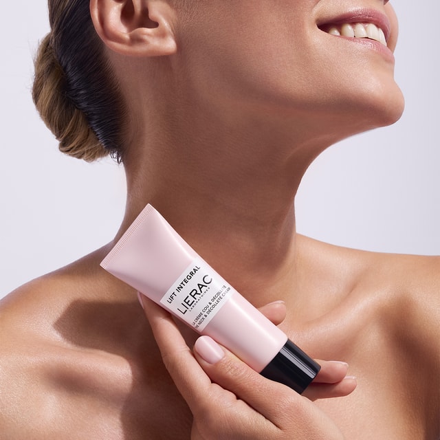 O Creme Pescoço & Decote